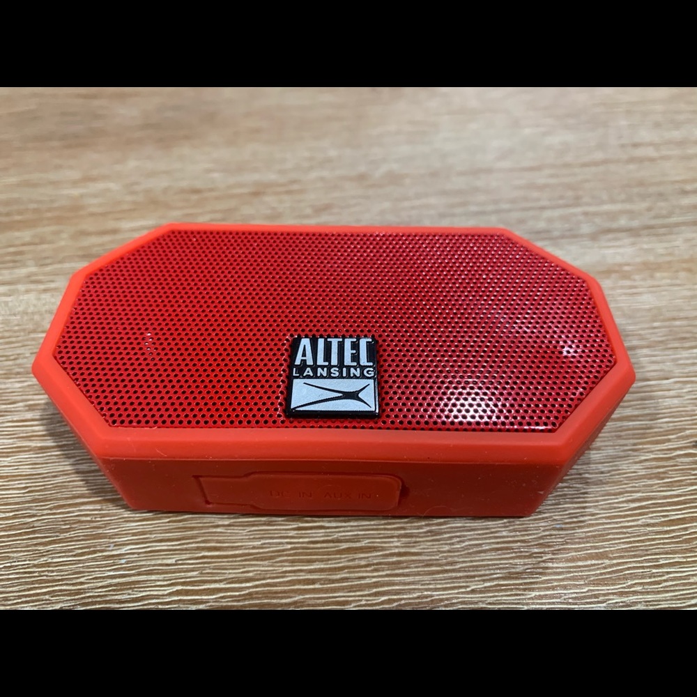 Waterproof Bluetooth speaker